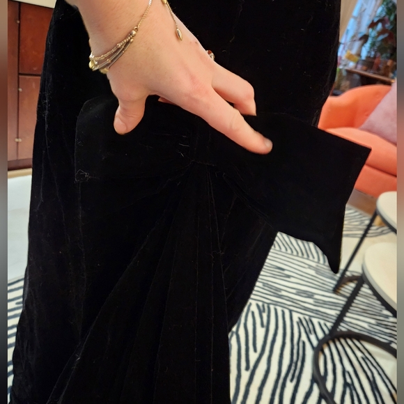 Vintage Victor Costa Black Velvet Sweetheart Neckline Train Gown - Picture 7 of 15